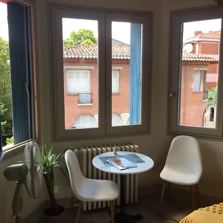 Spacieuse Dans Maison Art Deco Au Centre De Проживание в семье *
